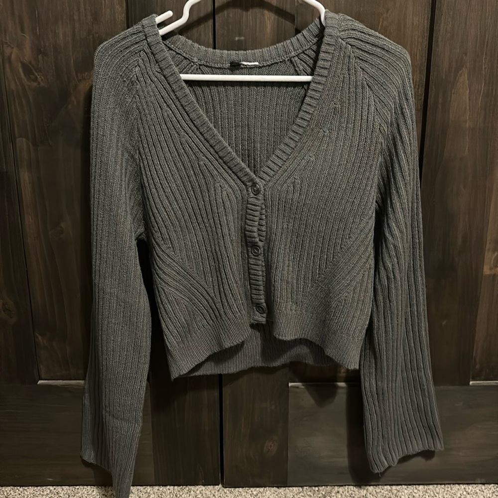 Flare sleeved sweater